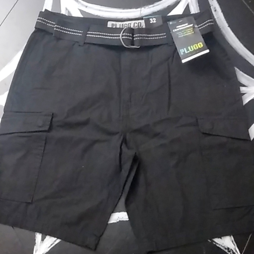 CARGO SHORTS.                  "PLUGG CO." SZ 32 MENS/UNISEX BLACK